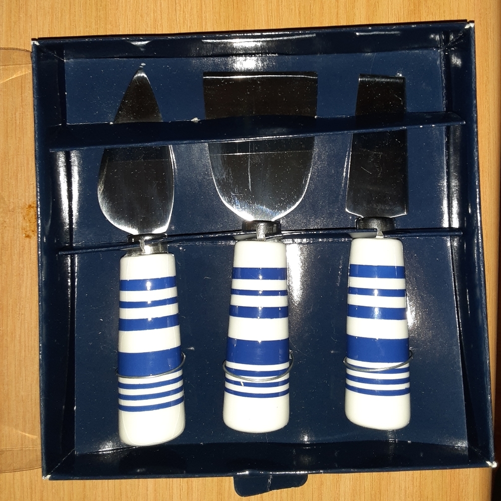 🍒Cheese knife set - NWOT